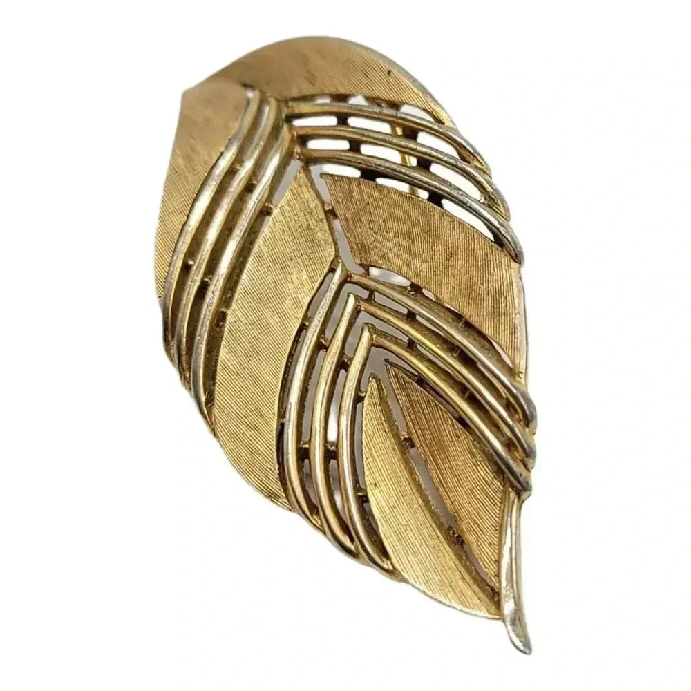 Trifari Gold Toned Variegated Smooth And Textured Leaf Brooch